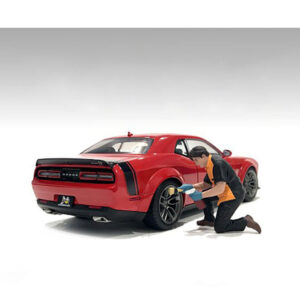 "Detail Masters" Figure 1 (Wheel Cleaning) for 1/18 Scale Models by American Diorama