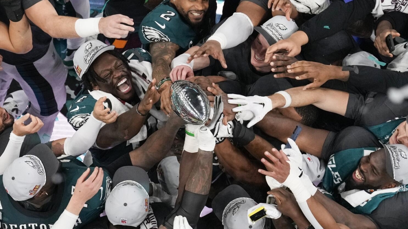 Philadelphia Eagles players celebrate with the Vince Lombardi Trophy after the Eagles won the NFL Super Bowl 59 football game against the Kansas City Chiefs, Sunday, Feb. 9, 2025, in New Orleans. (AP Photo/David J. Phillip)