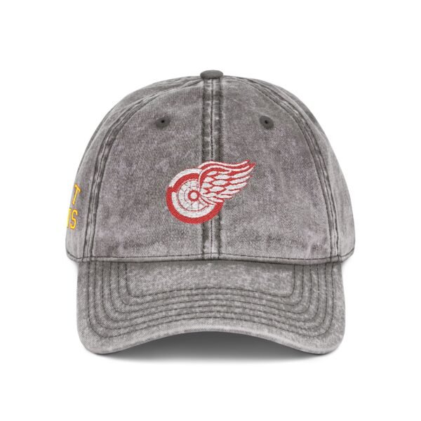 Detroit Red Wings Embroidered Logo on Vintage Cap