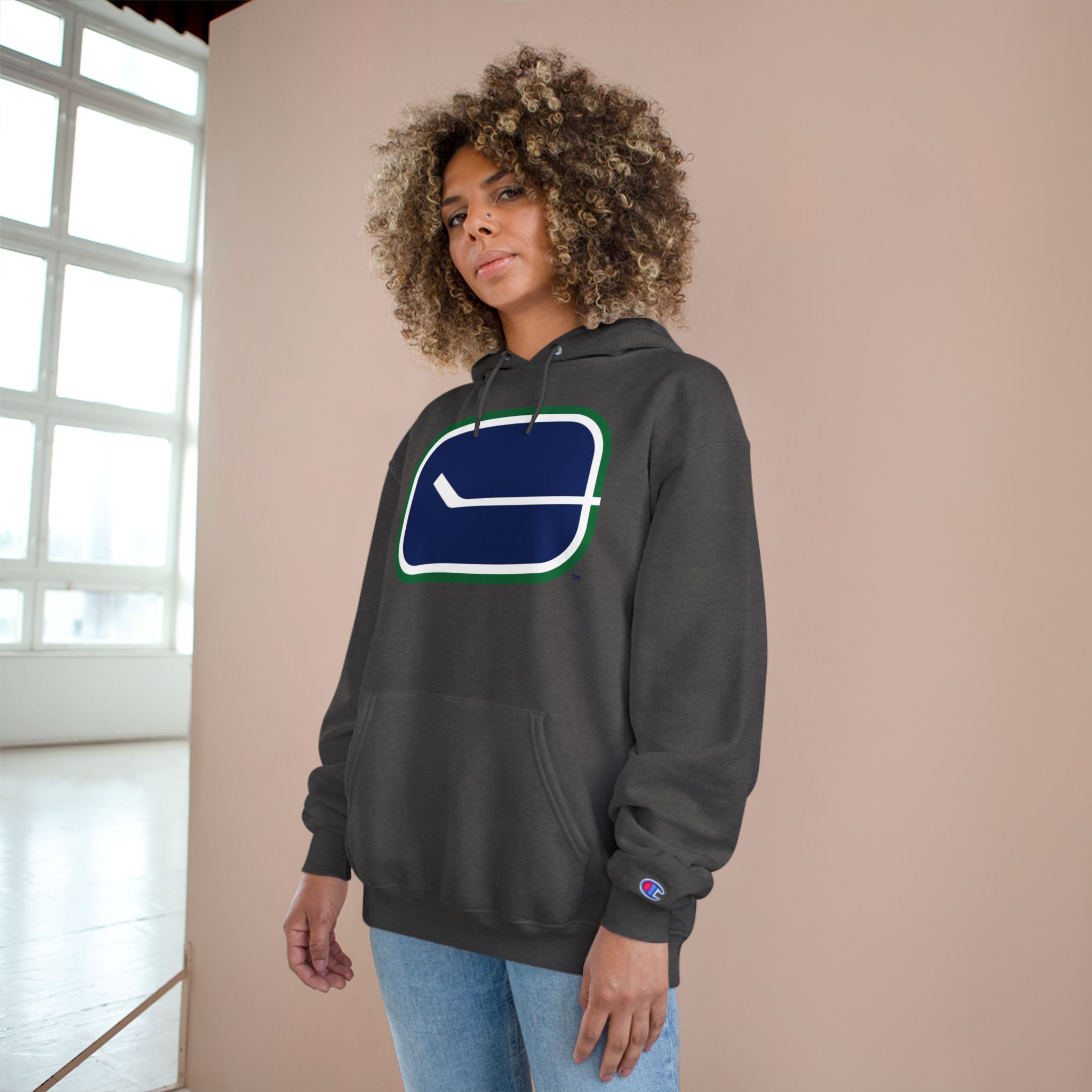 Vancouver Canucks Champion Hoodie - Image 12