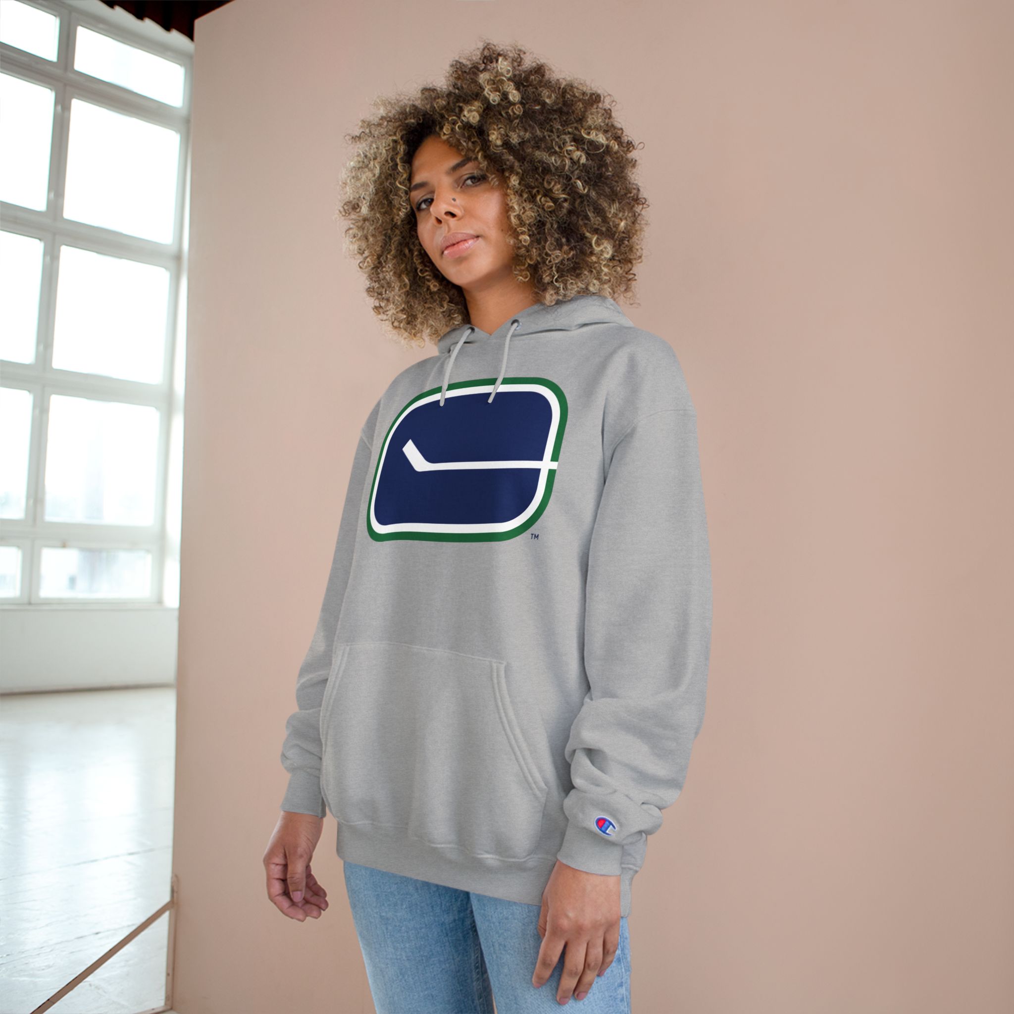 Vancouver Canucks Champion Hoodie - Image 8